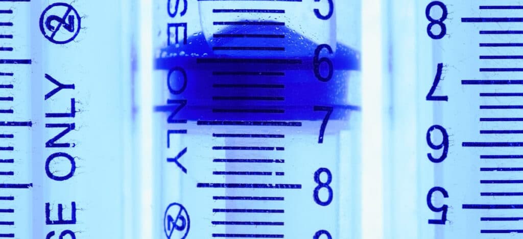 Prefilled syringes in parenteral market. Gel CMO. Manufacturing of prefille syringes. Increase patient compliance. Close picture of a prefilled syringe